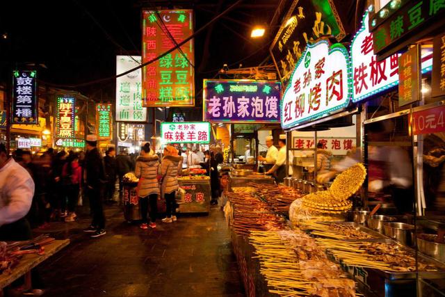 雖然是很多人去南京旅遊的都會去的地方,但裡頭的美食街確實不怎麼