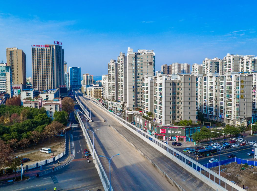 西陵二路快速路城市快速路,东起伍家岗长江大桥,西至点军大道,全长18.