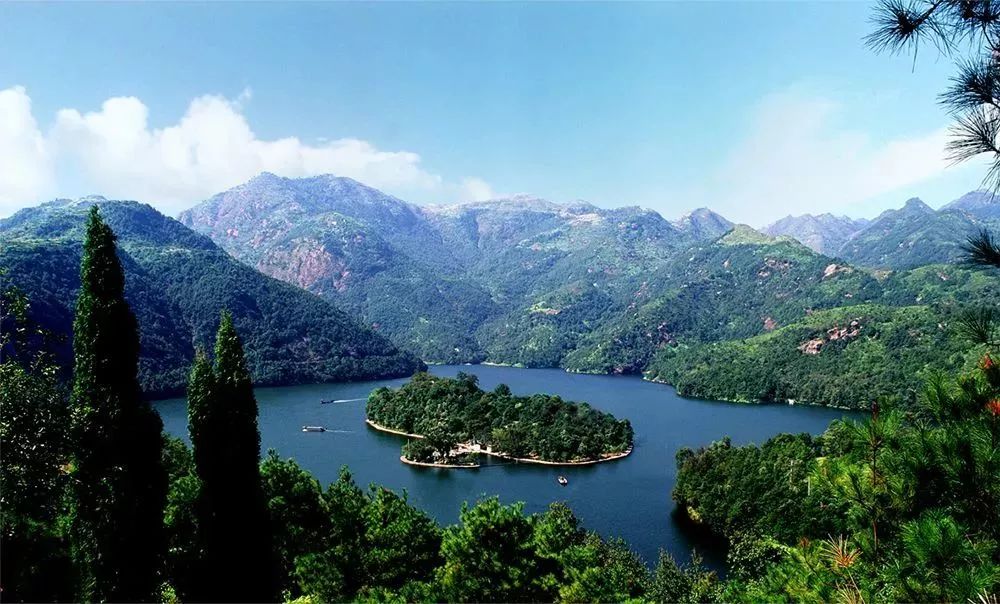 雁蕩山三垟溼地(楊冰傑 攝)大羅山景區 (蘇巧將 攝)白鷺洲公園(鄭曉群