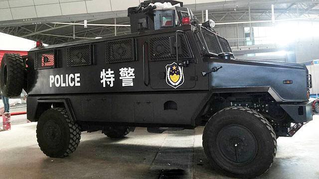 中国特警装备超豪华,歹徒完全不是对手