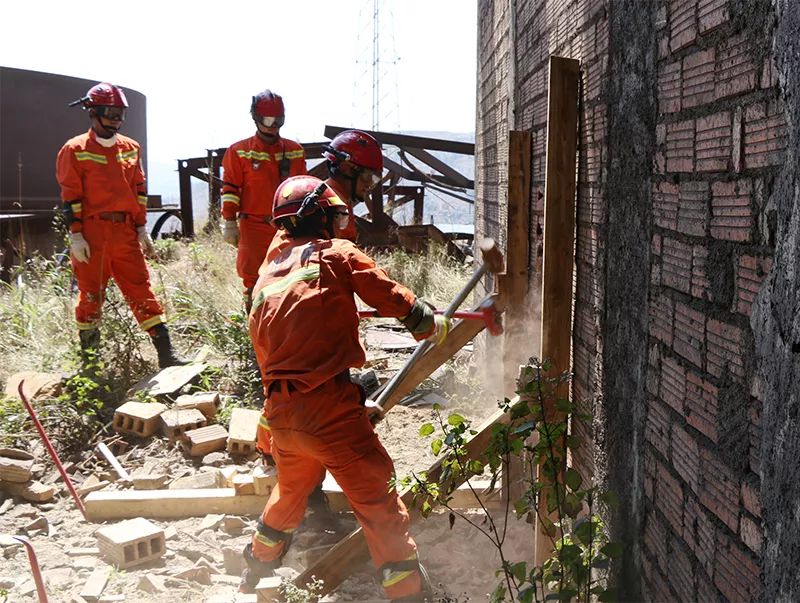 傳承紅色基因擔當消防重任攀西戰區舉行紀念512汶川特大地震救援戰鬥