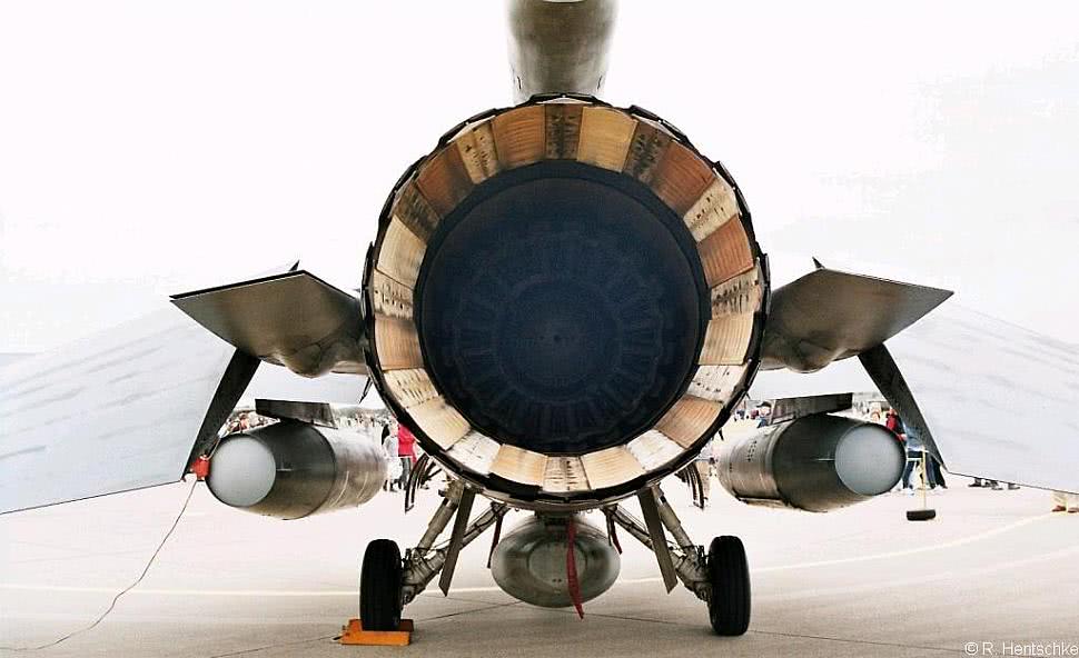 f16战机发动机推力图片