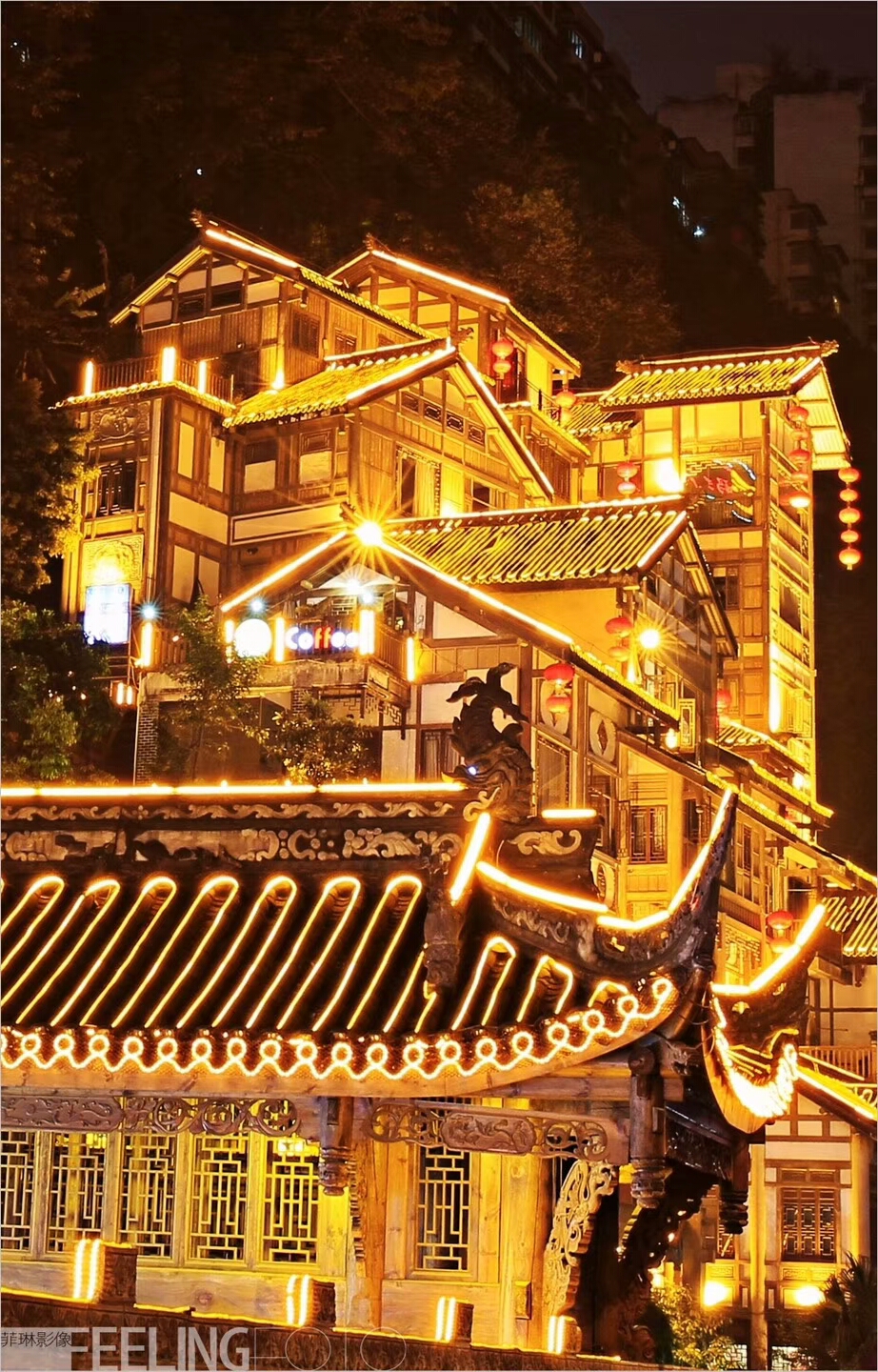 探訪重慶網紅景點洪崖洞夜景美如仙境