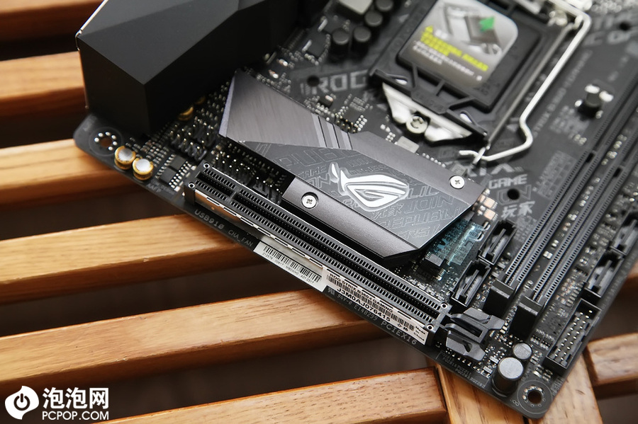 rog strix b360-i gaming 有两个 ddr4 内存插槽,四个 sata3 接口.