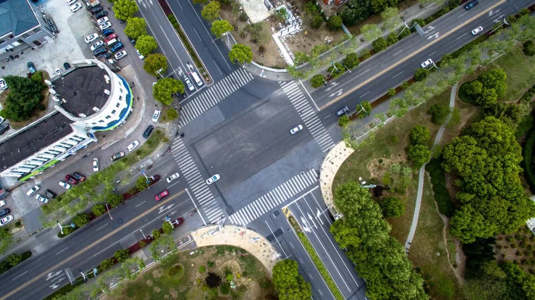 龙源路广富林路文翔路完成标线渠化由双向两车道增至四车道