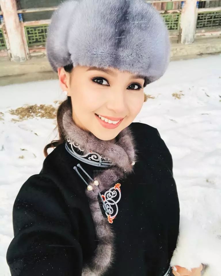 迷倒全世界的蒙古美女巴图其其格最新美照
