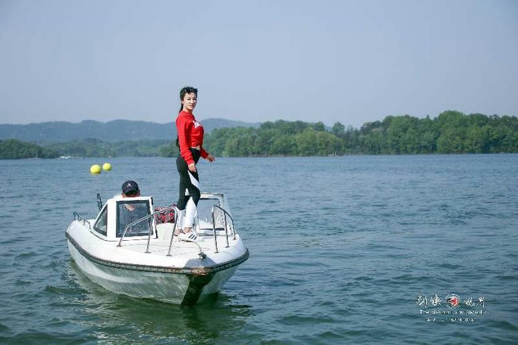 刘叶琳贝加湖与儿子图片