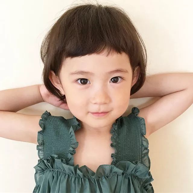 温柔的笑容加上温柔的短发,日本这位3岁宝宝就是小仙女本人了!