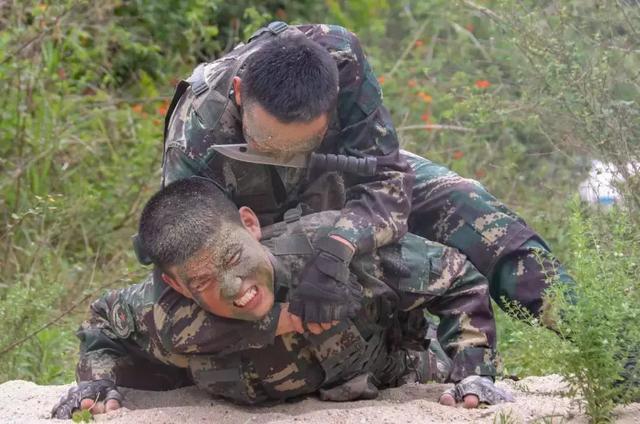 每一幀都是經典,防空兵與偵察兵的訓練太猛了!