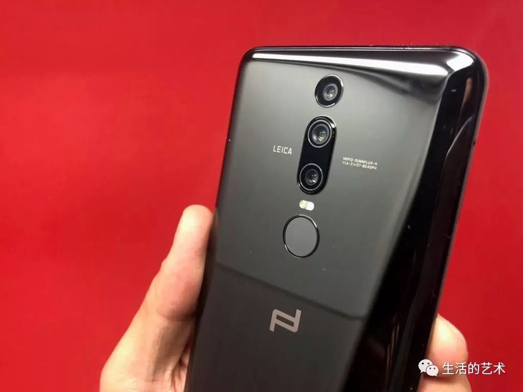 時尚曉說國際精品手機品牌華為huawei的p20pro和保時捷設計rs