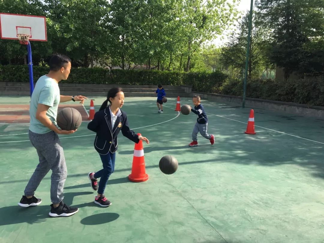 运球绕桩接上篮混合项目4part上篮练习上篮动作学习原地投篮姿势纠正