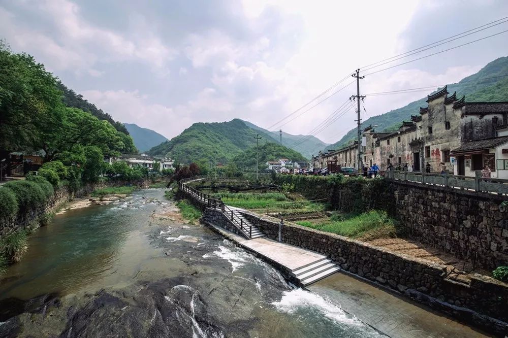 两者合称斯宅村.