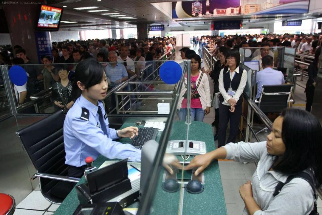 如果到了拱北口岸才發現自己沒有有效赴港澳旅遊簽註,持卡式往來港澳