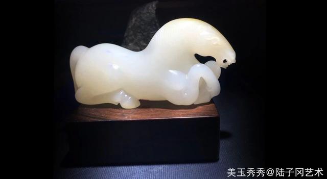 玉雕大师陈良的马图片