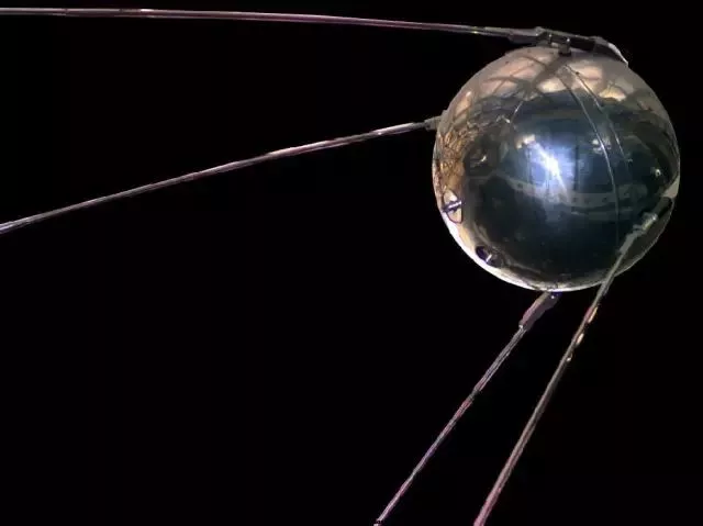 第一颗人造卫星的发射上世纪30年代,各国航天爱好者自发组织了火箭