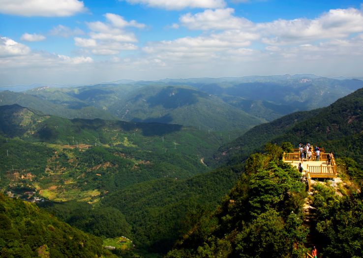 這裡與廬山,莫干山,雞公山齊名三十年代郁達夫曾到此避暑除此之外這裡