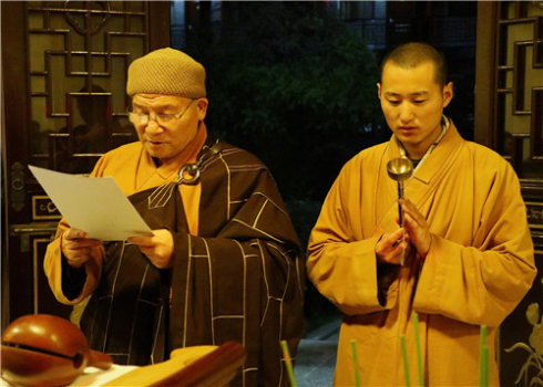 演峰法师解七偈:结七解七假名言,道在平时日用间,绵密守护念生前,家舍