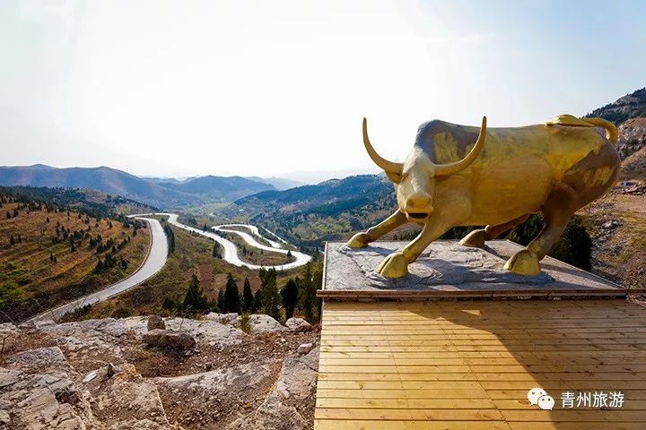 中國養生享老福地荷花窯洞度假區,位於青州著名觀光地牛角嶺旁,倡導