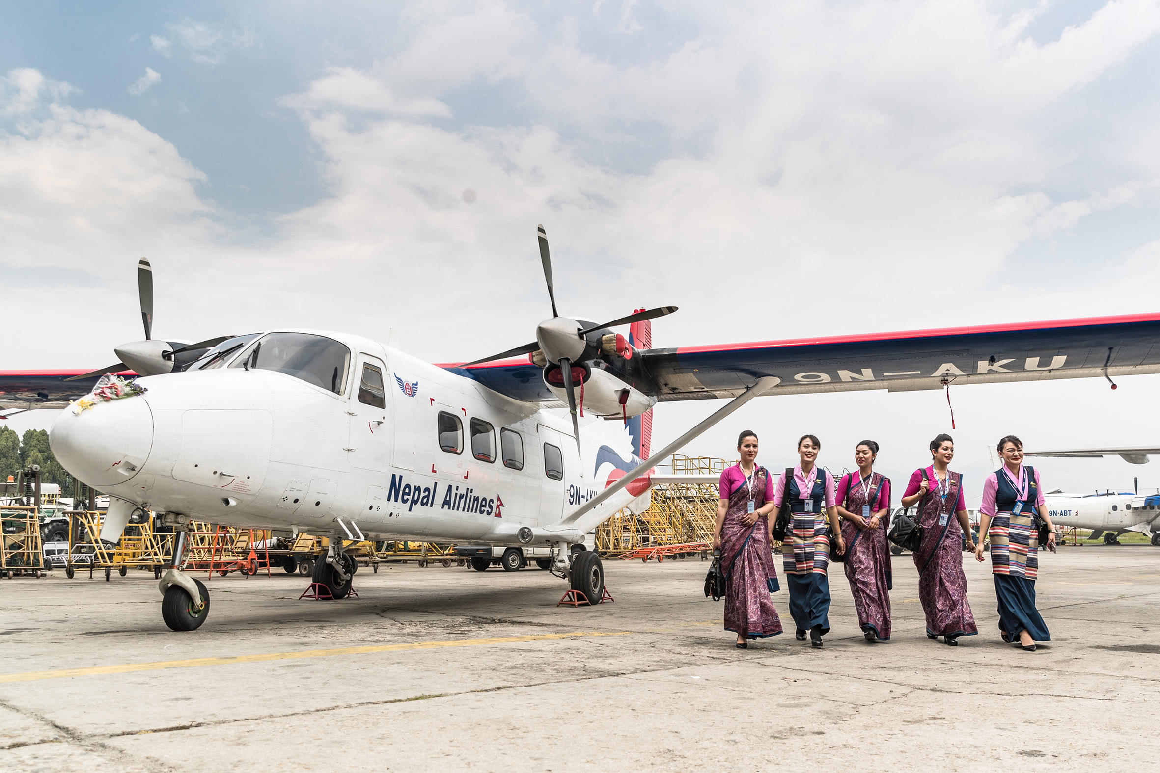 厉害了!航空工业向尼泊尔再交付两架运12e飞机