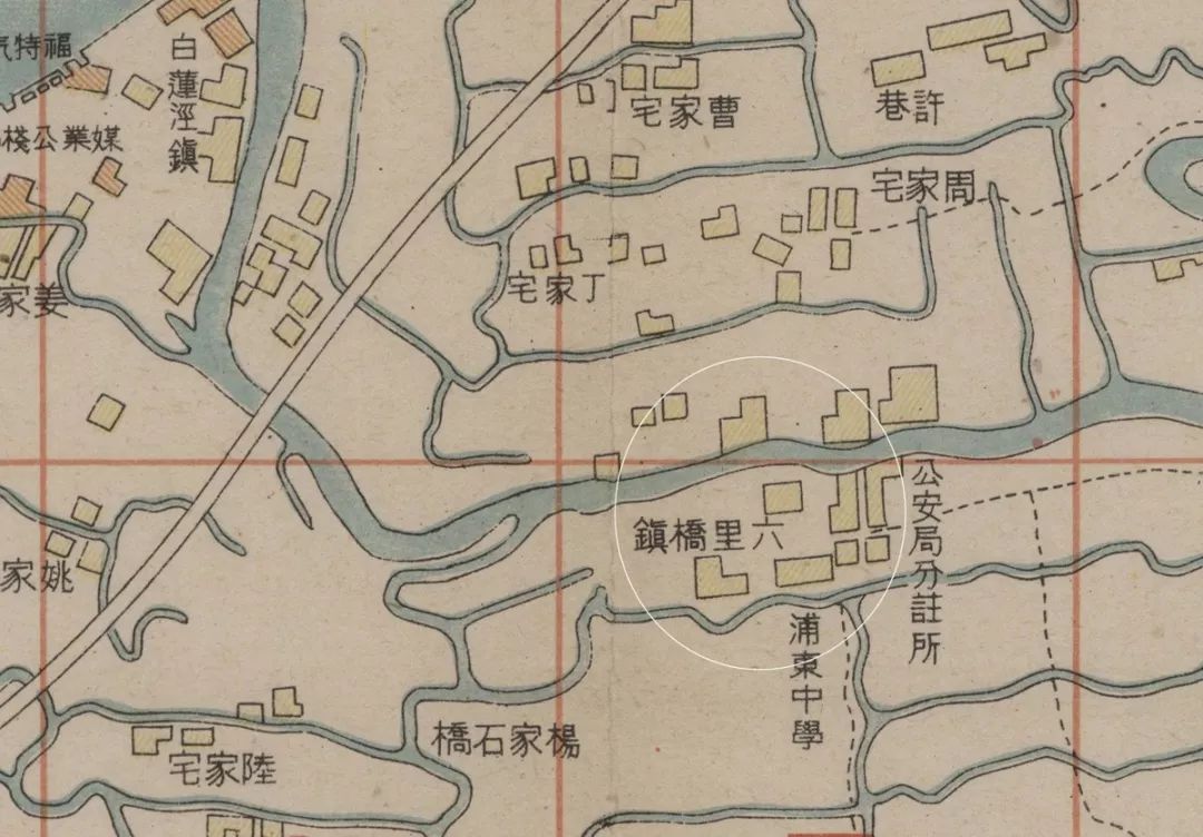 一幅1943年上海地图中标注的六里桥镇及浦东中学1979年航拍图中的六里