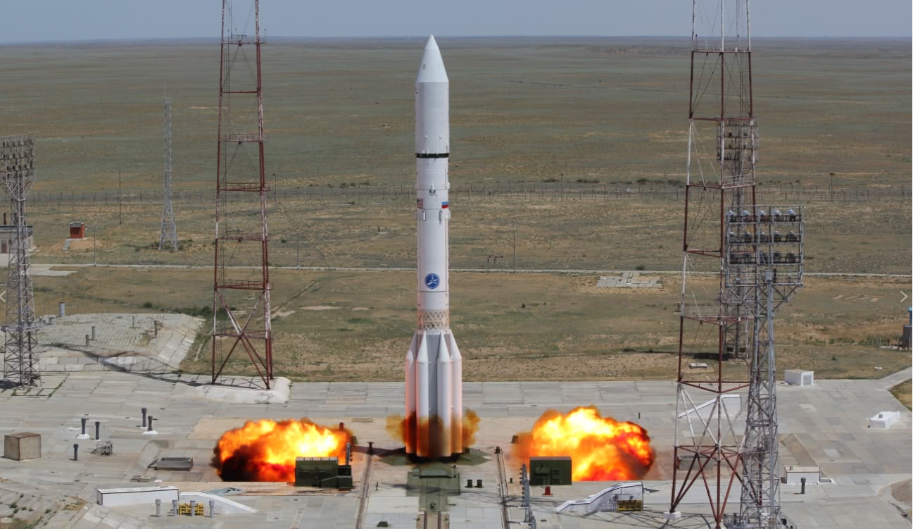 这些卫星是由俄罗斯国防部定制发射的,所以它最大的功能很可能是让