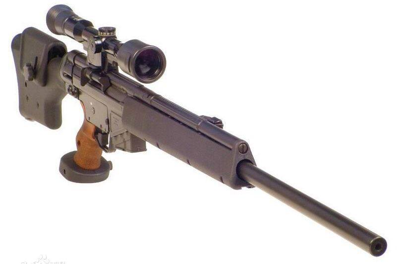 sg1狙击步枪不是完全新式的狙击步枪,他是爱g3的基础上改造而来的