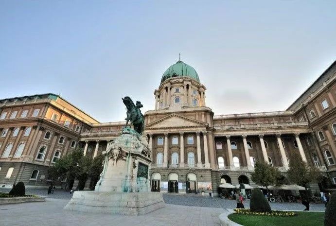 布达佩斯城市大学是匈牙利最大的私立大学.