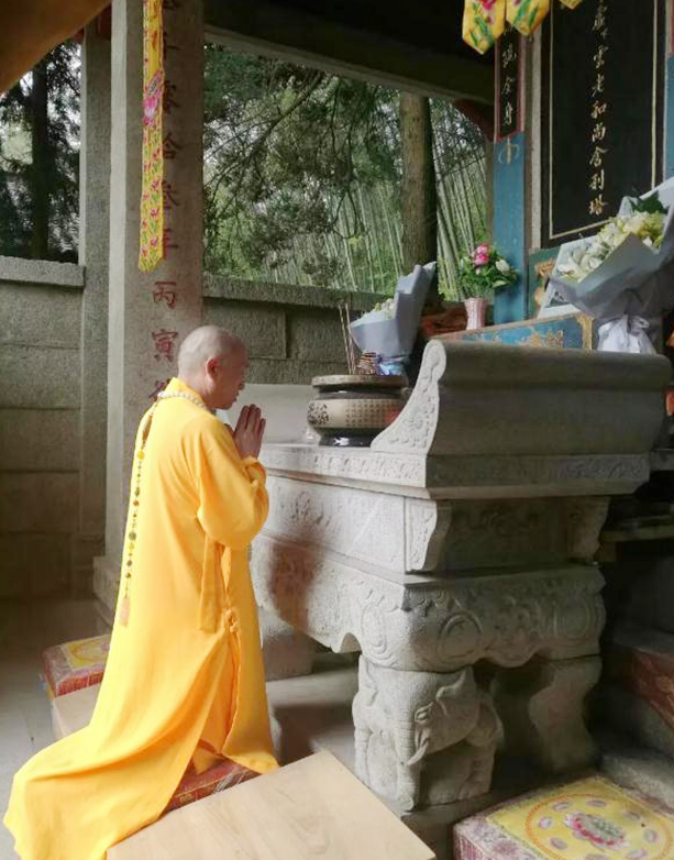 果海法師帶領彌勒寺朝聖團虔誠朝拜中國佛教五大名山功德圓滿