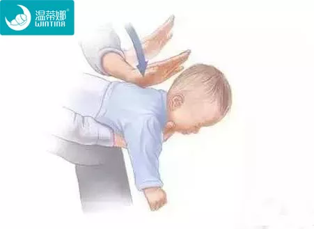 宝宝吸痰过程图片图片