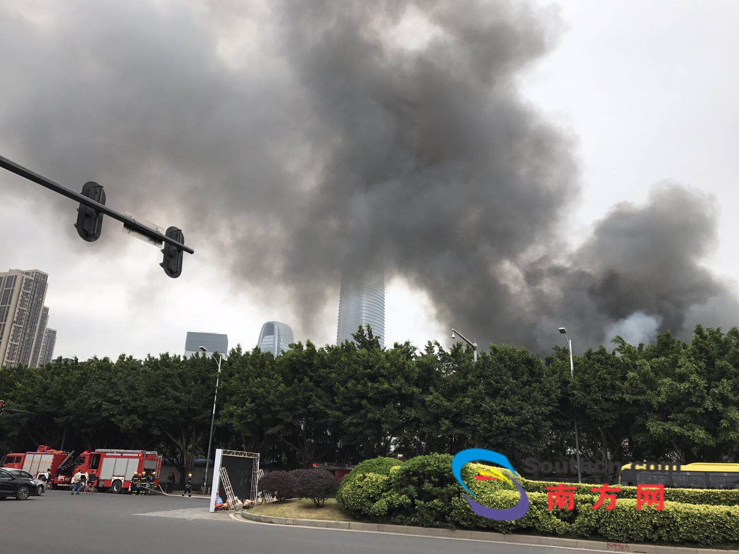 濃煙滾滾!廣州萬勝圍地鐵站附近發生火災,現場有刺激性氣味