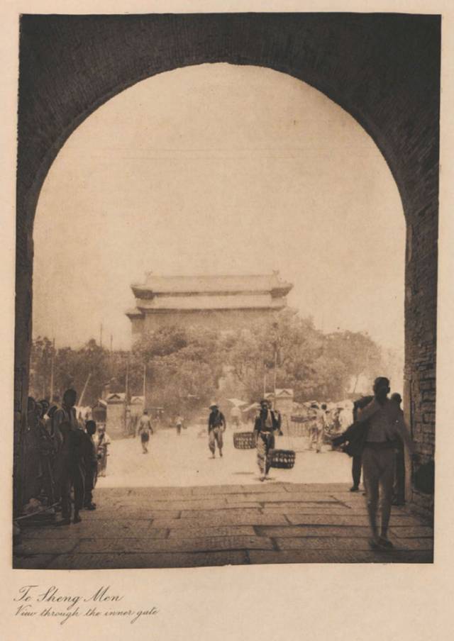 下面是北京城牆的建築圖樣林徽因梁思成梁思成與林徽因1949年1月22日