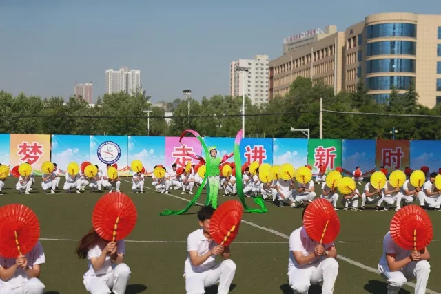 舞蹈五星红旗扇子舞（舞蹈五星红旗扇子舞背面） 舞蹈五星红旗扇子舞（舞蹈五星红旗扇子舞反面
）《五星红旗扇子舞蹈视频》 舞蹈科普