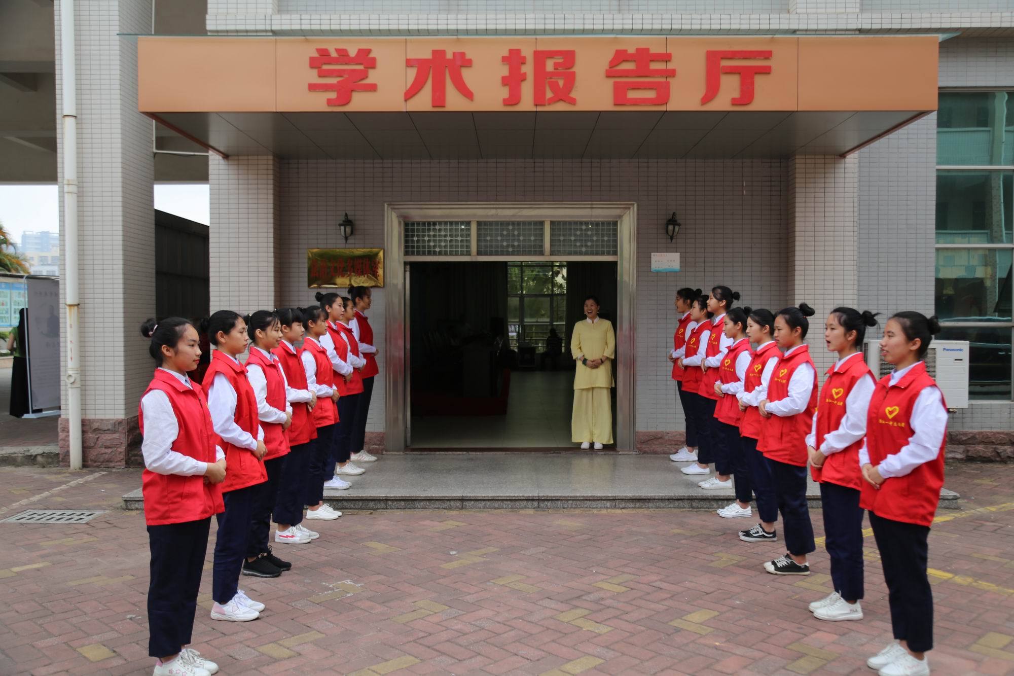 4月19日上午,廉江市