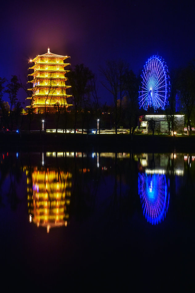 夜幕下的天水马跑泉公园,五彩斑斓,宛如童话世界!(天之水网组图)