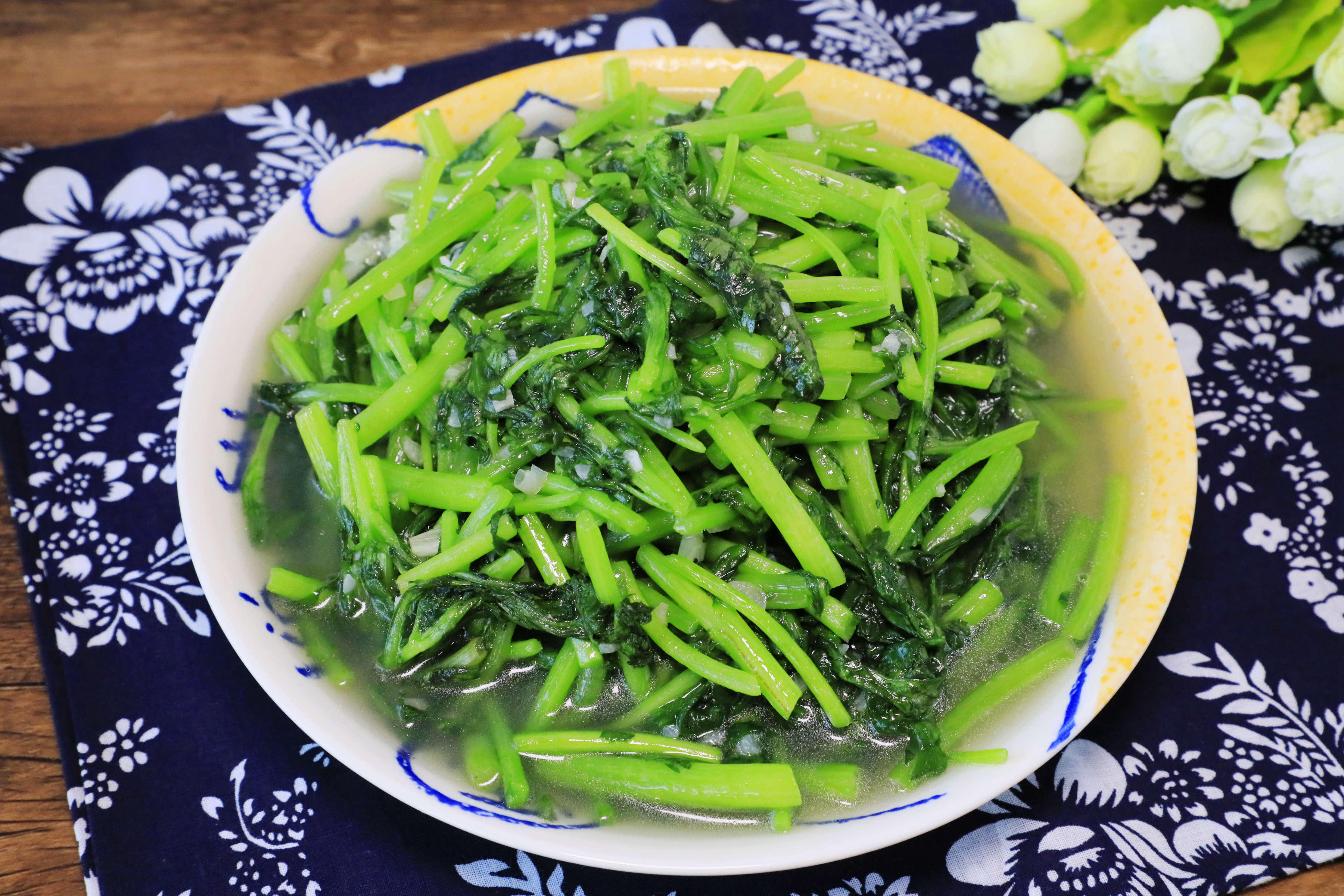 【祺宝家厨】吃春天,春天里的家常菜——蒜泥茼蒿