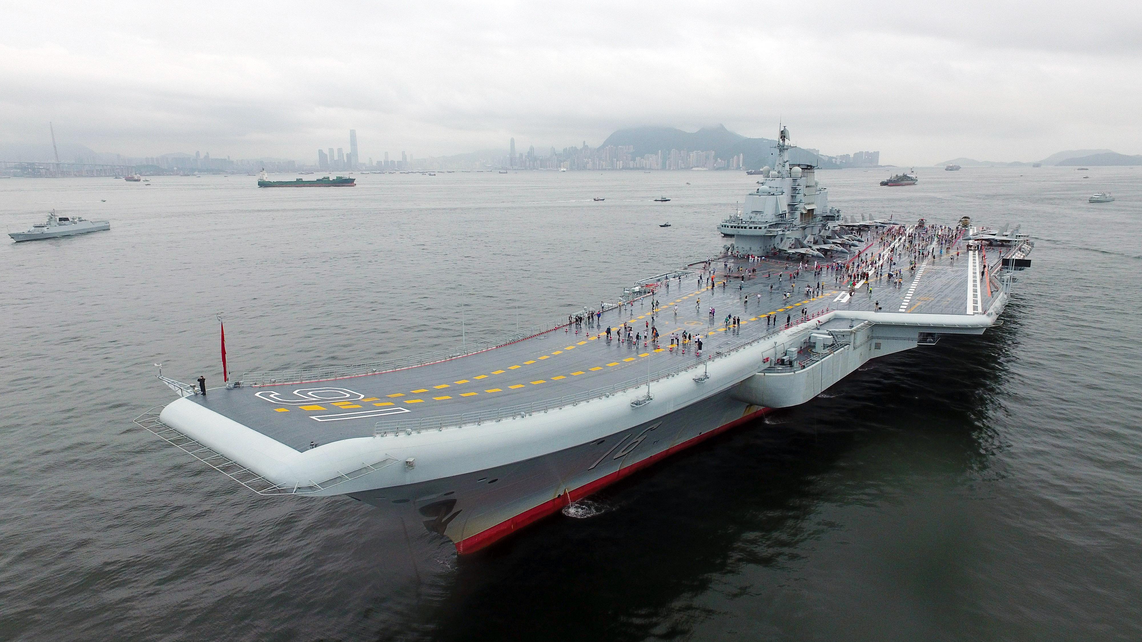 美媒质疑中国能否打造大型航母?专家这回给出定心丸