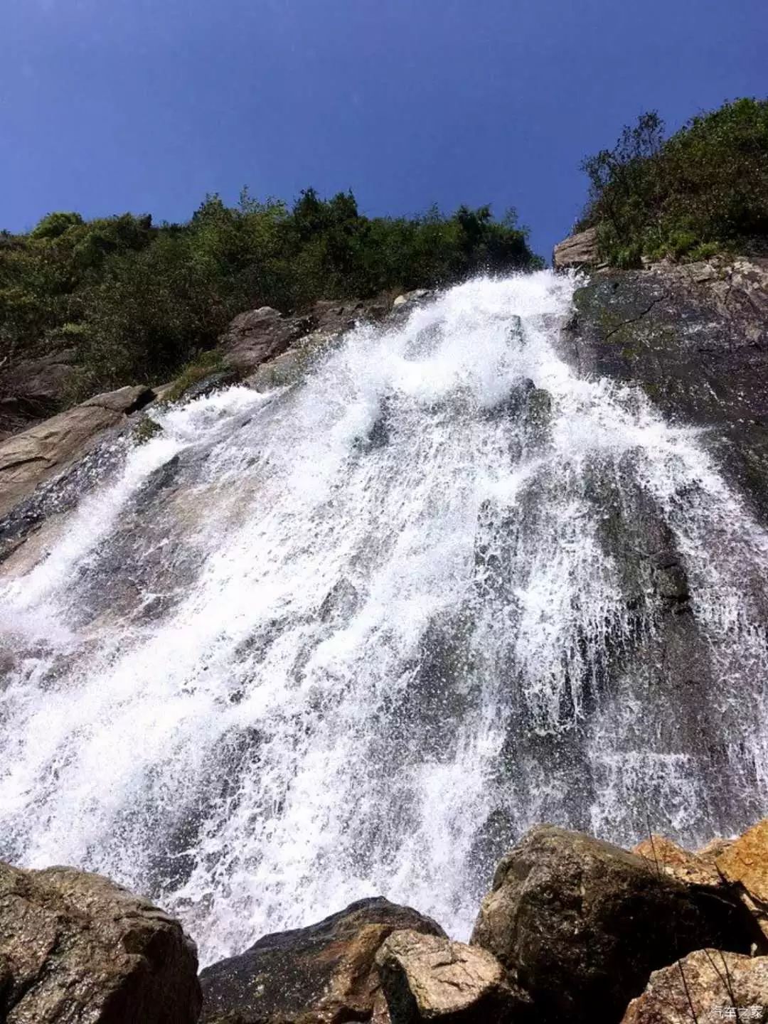 贺州瀑布图片
