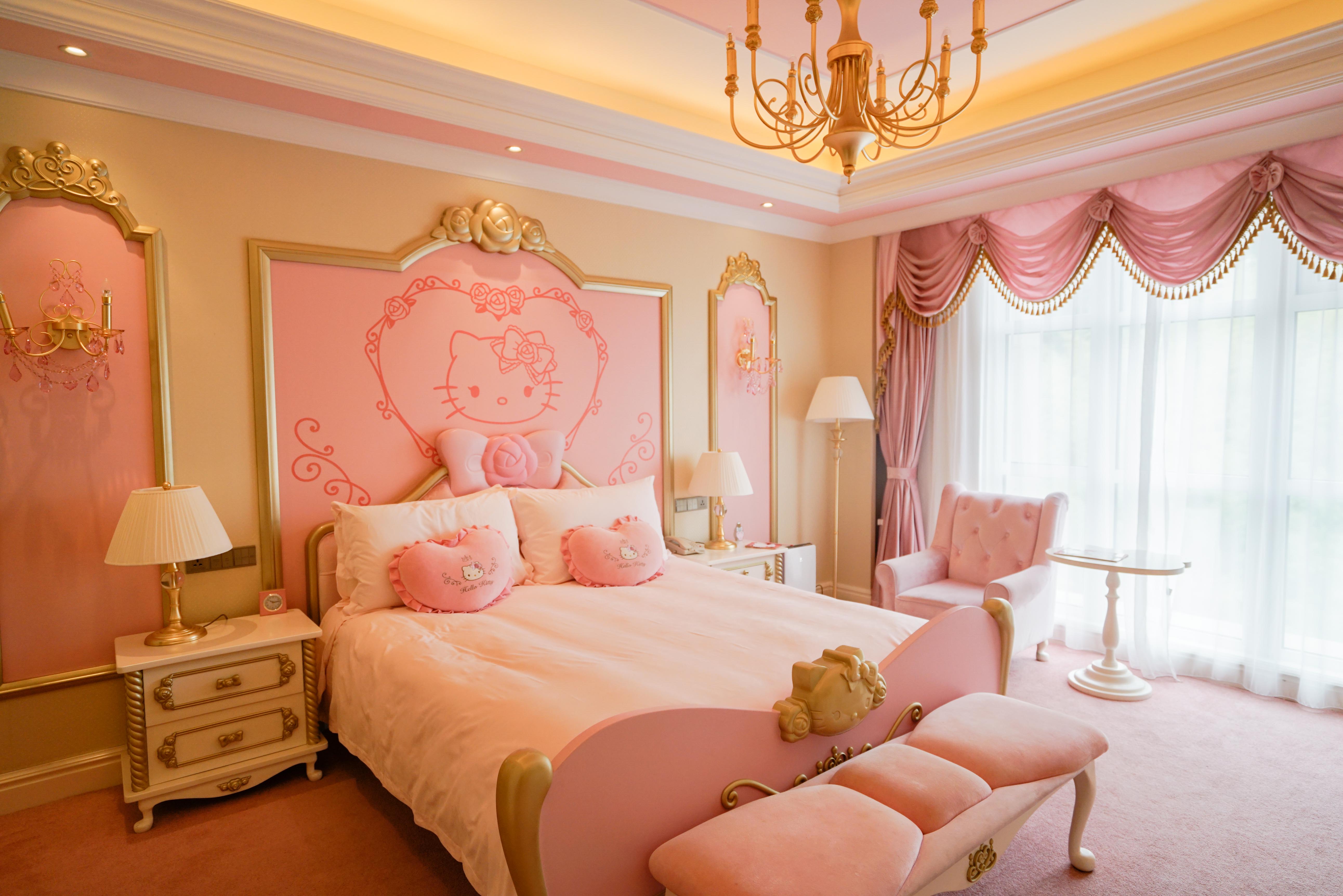 去安吉这家城堡酒店住hello kitty主题房,满眼都是粉红色,简直少女心