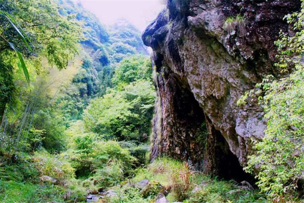 绝色石斑岩岩奇谷幽藏匿着醉美的桃源秘境