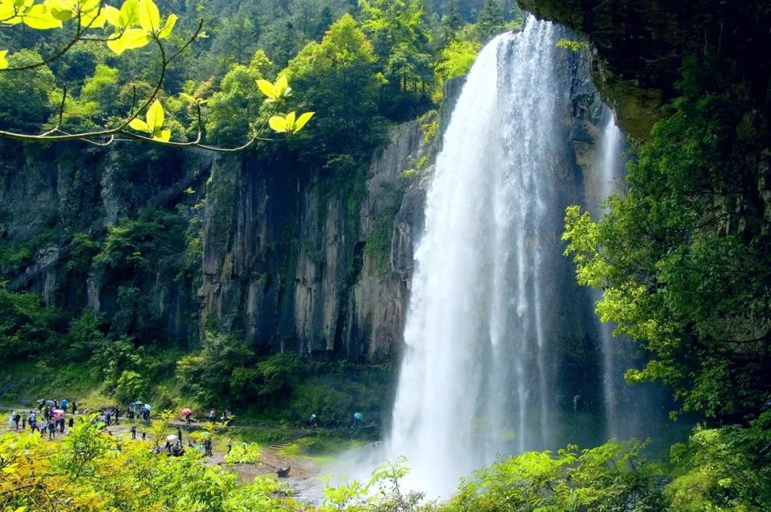 第二天遊覽:龍麒源景區- 天聖山安福寺-銅鈴山景區午餐:龍麒源土