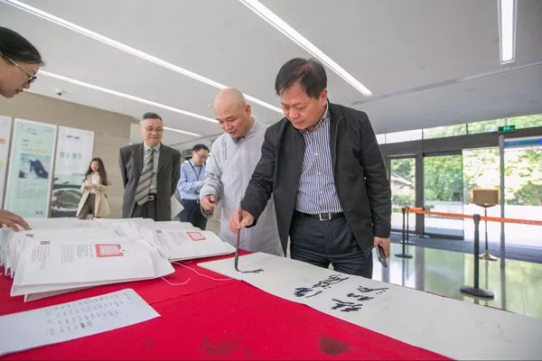 版画印刷史上的重要作品,例如唐 868 年王玠刻本《金刚般若波罗蜜经》