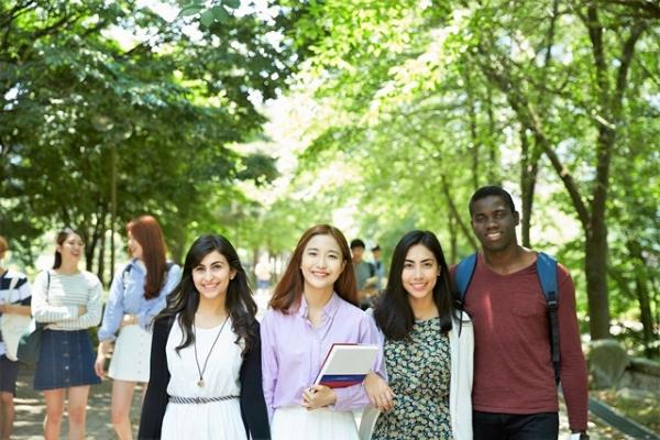 韩国首尔大学学费一年多少钱?