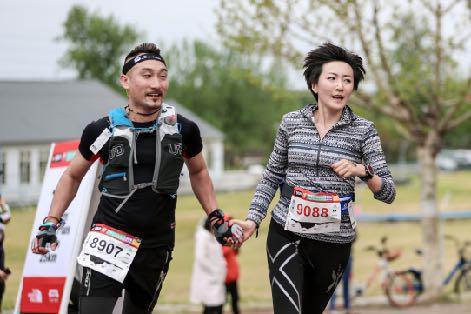 2009年首届tnf100北京的100km女子组冠军邢如伶本次参加50km plus组别