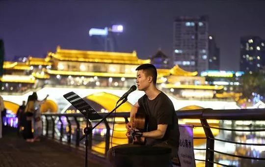 杭州街头歌手图片