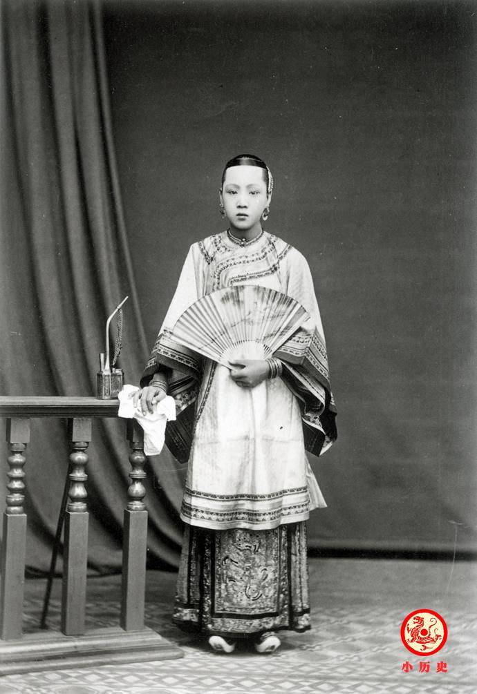 清朝末期女子服饰图片