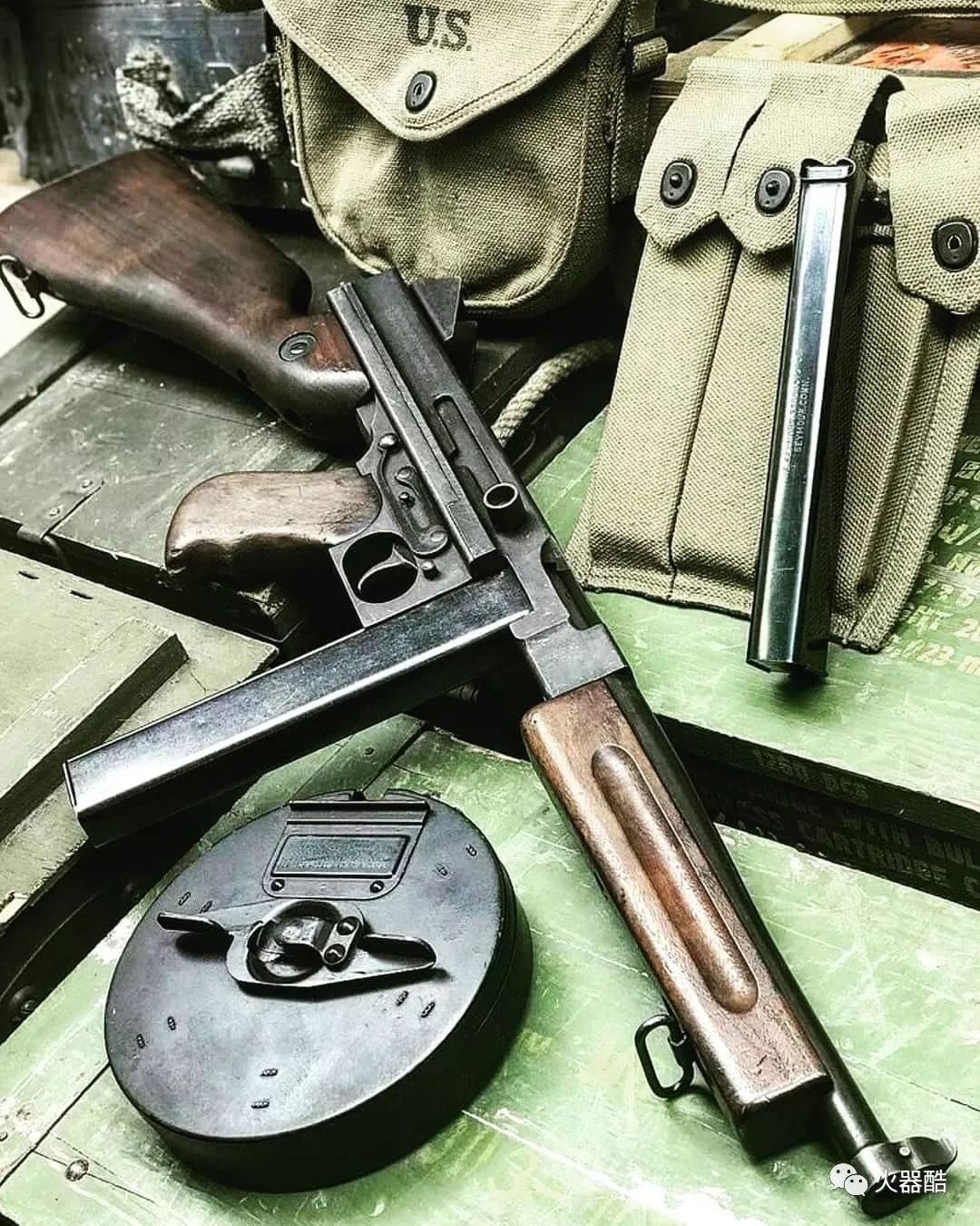 二战瑞士冲锋枪图片