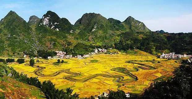 盘阳河源于凤山县桥音乡,流经凤山水源洞,穿行于巴马县甲纂乡境内百魔