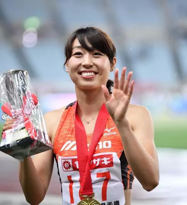 明明可以靠顏值偏偏要靠才華的14位美麗運動員日本人物