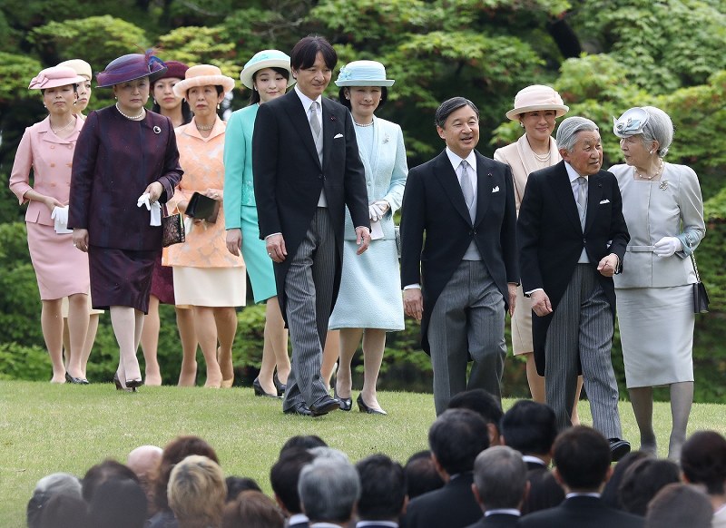 羽生结弦受邀参加赤坂御苑游园会日本天皇夫妇向柚子嘘寒问暖