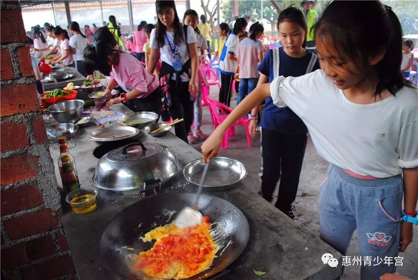 我宫艺术类高级班学员在春季户外实践课中感受乡趣快乐实践